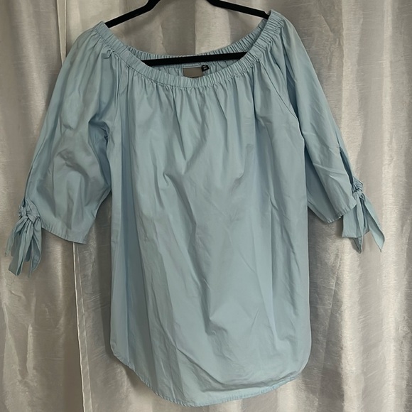 Vero Moda Tops - Vero Moda Off the shoulder top 💙